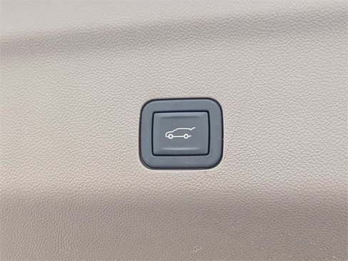 Used 2024 GMC Yukon Denali w/ Denali Reserve Package image 13