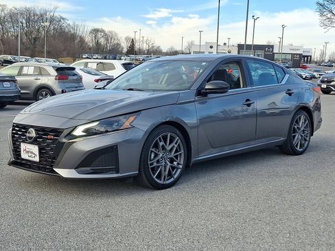 Used 2023 Nissan Altima 2.0 SR image 3