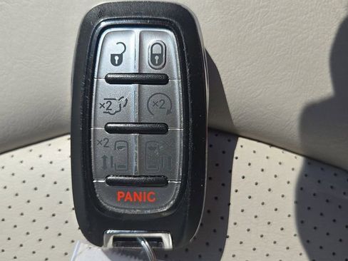 Used 2021 Chrysler Voyager Lxi image 43