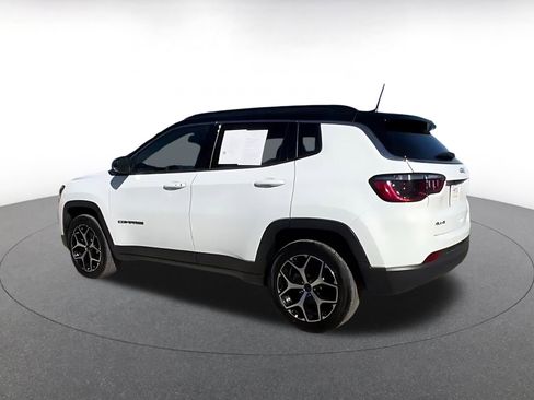 Used 2025 Jeep Compass Limited image 10