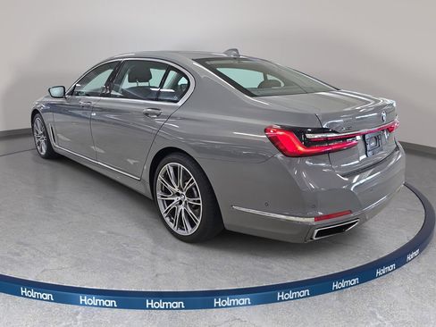 Used 2022 BMW 750i xDrive w/ Luxury Rear Seating Package AWD/4WD image 9