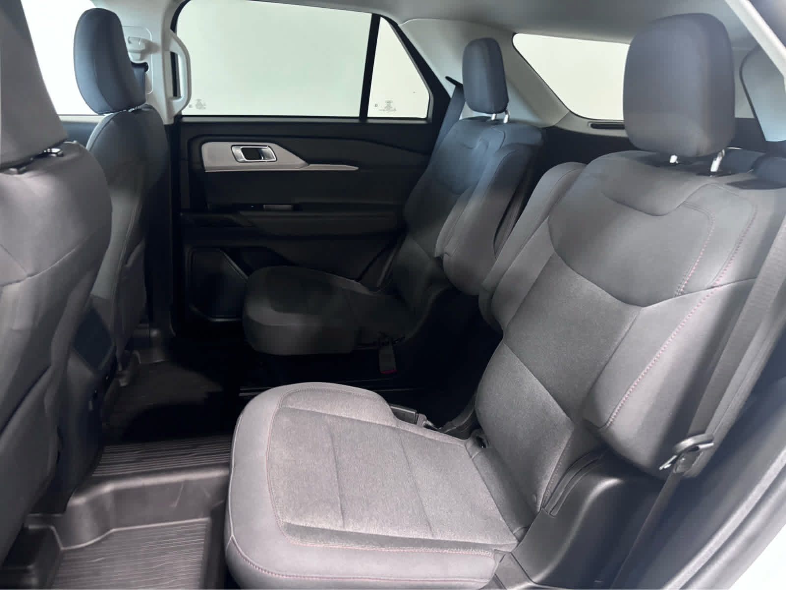 Used 2025 Ford Explorer Active AWD/4WD image 14