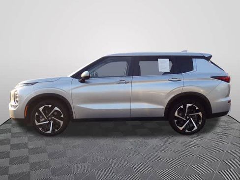 Used 2024 Mitsubishi Outlander SE AWD/4WD image 2