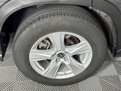 Used 2023 Toyota Highlander LE FWD image 16