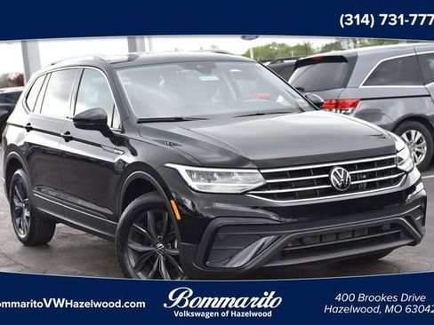 Certified 2024 Volkswagen Tiguan SE AWD/4WD image 1