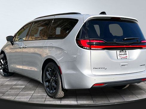 New 2026 Chrysler Pacifica Limited w/ S Appearance Package FWD image 3