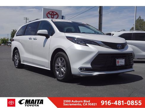 Certified 2024 Toyota Sienna XLE w/ XLE Plus Package FWD image 1