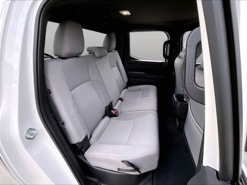 Used 2025 Toyota Tacoma SR5 AWD/4WD image 18