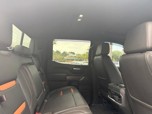 Used 2021 GMC Sierra 1500 AT4 w/ AT4 Preferred Package AWD/4WD image 17