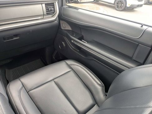 Used 2024 Ford Expedition XLT AWD/4WD image 17