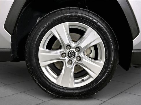 Used 2021 Toyota RAV4 XLE image 10