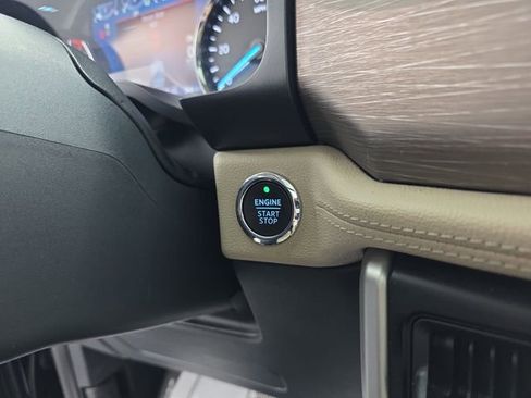 Used 2024 Ford Expedition Limited image 39