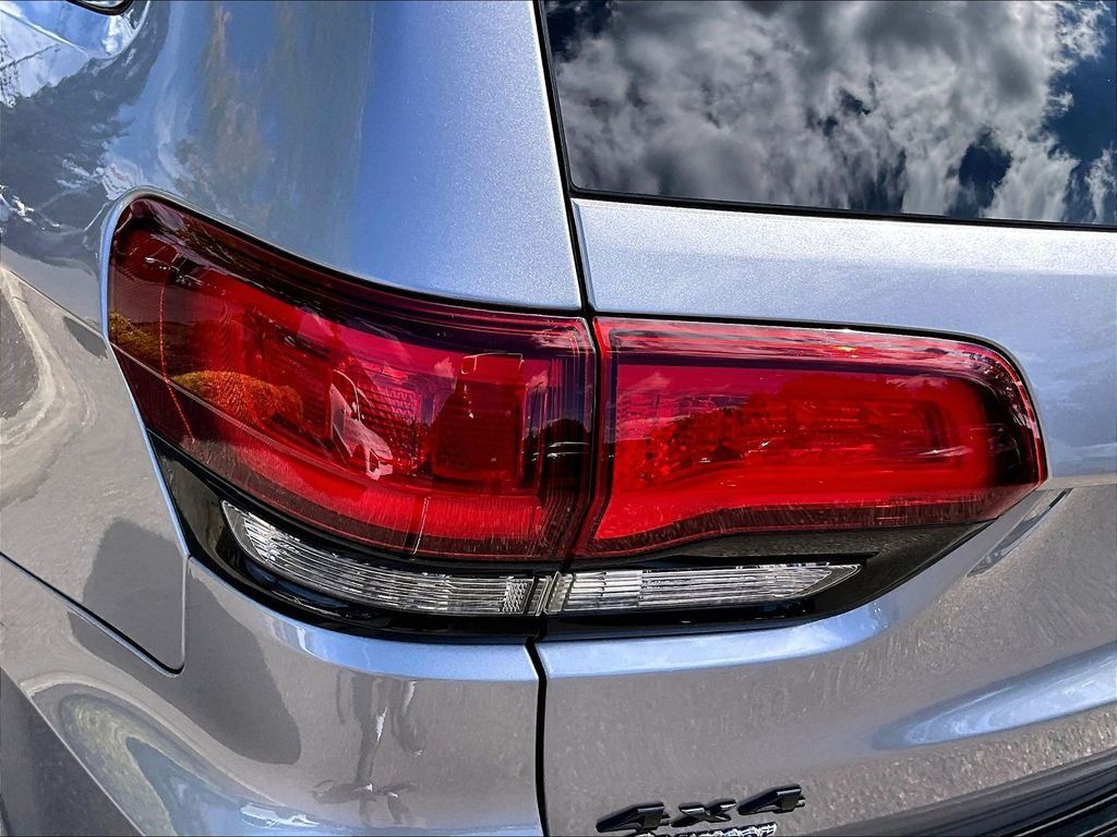 Used 2021 Jeep Grand Cherokee Laredo X AWD/4WD image 33