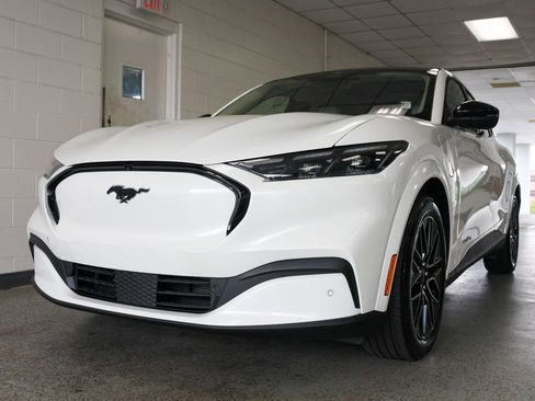 Used 2025 Ford Mustang Mach-E Premium AWD/4WD image 23