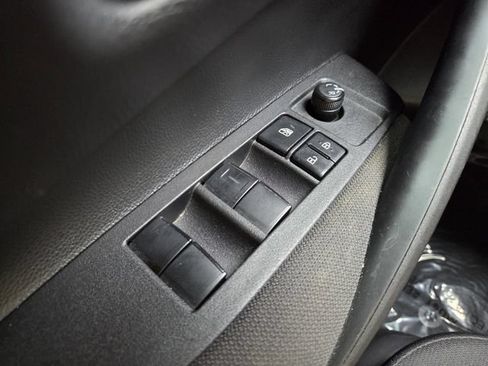 Used 2025 Toyota Corolla LE FWD image 21