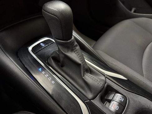 Used 2021 Toyota Corolla LE image 19