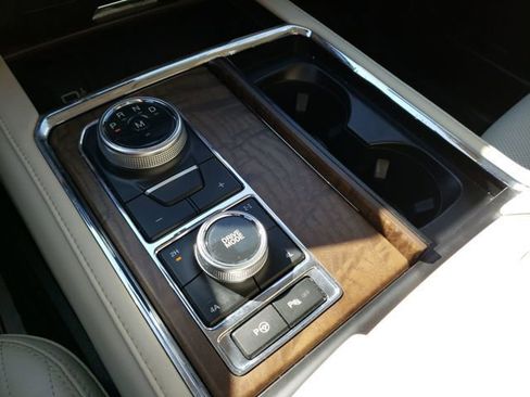 Used 2019 Ford Expedition Platinum image 30