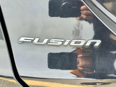 Used 2017 Ford Fusion SE w/ Equipment Group 201A image 7