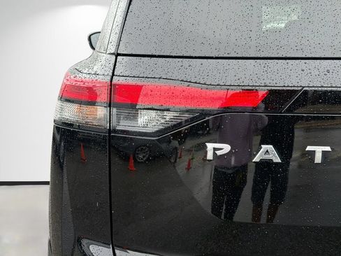 Used 2022 Nissan Pathfinder Platinum w/ Cargo Package FWD image 10