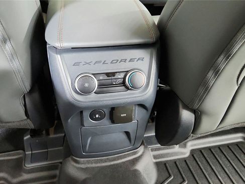 Used 2025 Ford Explorer Active w/ Active Comfort Package AWD/4WD image 21