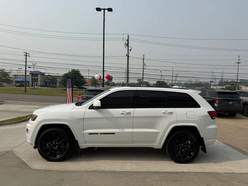 Used 2021 Jeep Grand Cherokee Laredo X AWD/4WD image 7