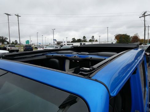 Used 2024 Jeep Wrangler Unlimited Rubicon w/ Technology Group image 21