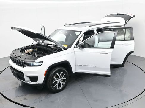 Used 2024 Jeep Grand Cherokee L Limited w/ Luxury Tech Group II image 40