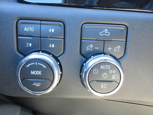 New 2026 GMC Sierra 2500 SLE w/ SLE Value Package; AWD/4WD image 16