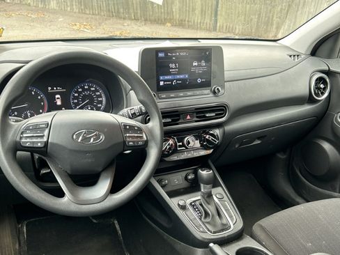 Used 2022 Hyundai Kona SEL w/ Cargo Package FWD image 4