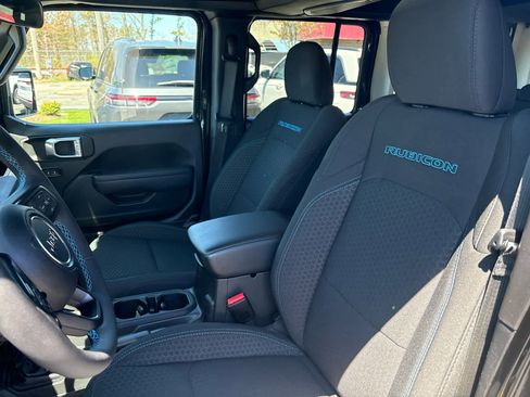 Used 2024 Jeep Wrangler Unlimited Rubicon 4xe w/ Convenience Group AWD/4WD image 9