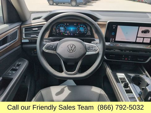 Used 2025 Volkswagen Atlas SE AWD/4WD image 14
