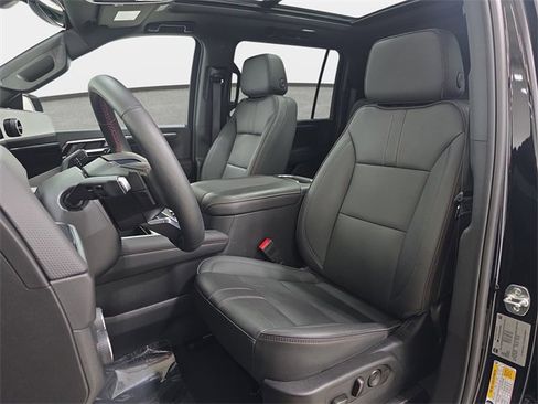 Used 2025 Chevrolet Suburban RST w/ Comfort Package image 14