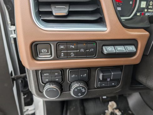 Used 2021 Chevrolet Tahoe High Country w/ Premium Package image 13