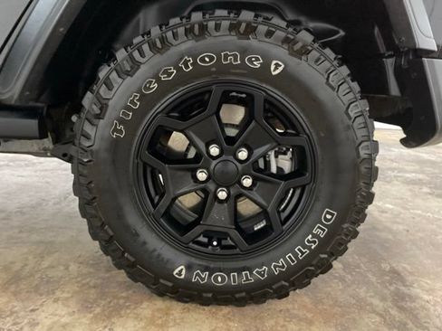 Used 2023 Jeep Wrangler Unlimited w/ Sun & Screen Package AWD/4WD image 30