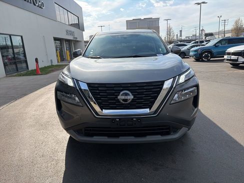 Used 2023 Nissan Rogue SV image 3