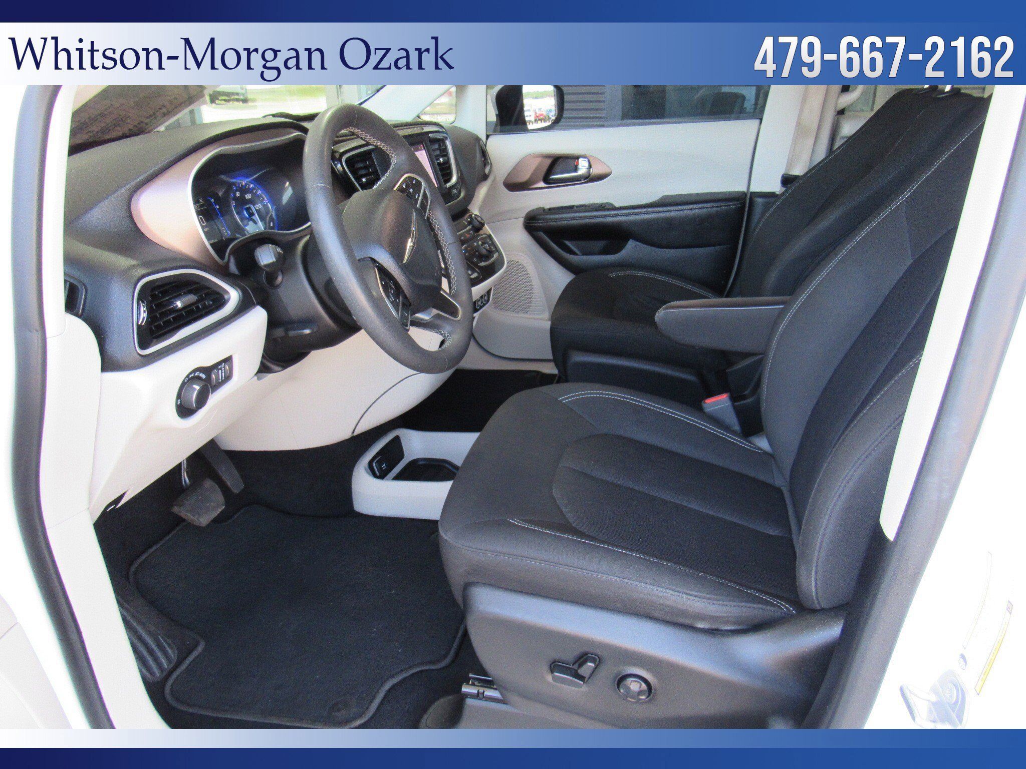 Used 2022 Chrysler Voyager LX FWD image 23