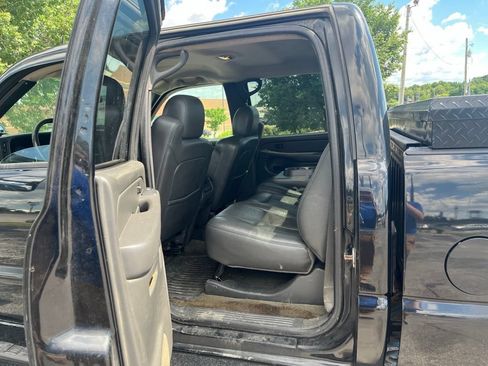 Used 2004 Chevrolet Silverado 2500 LT w/ Skid Plate Package AWD/4WD image 9