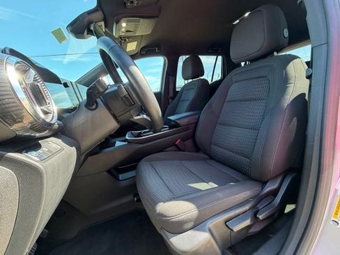 Used 2025 Chevrolet Equinox LT FWD image 12