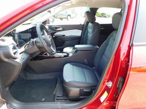 New 2025 Chevrolet Trax LT w/ Driver Confidence Package image 12