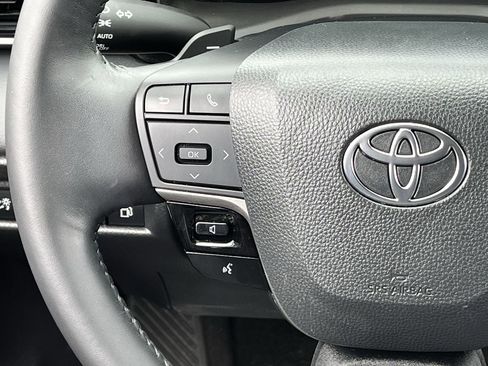 Used 2025 Toyota Camry XSE FWD image 12