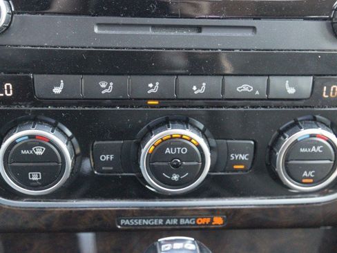 Used 2014 Volkswagen Passat 3.6 SEL Premium FWD image 25