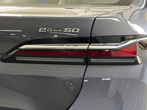 Used 2025 BMW i7 eDrive50 w/ Executive Package image 12