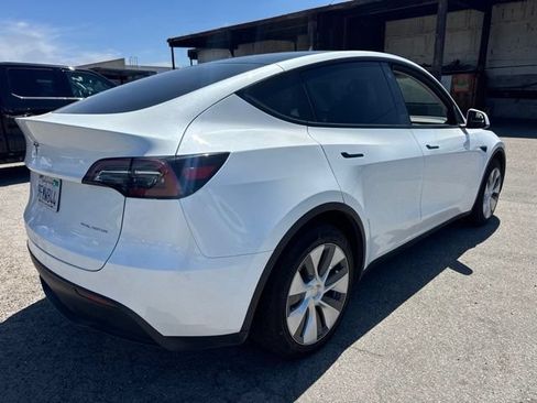 Used 2023 Tesla Model Y Long Range AWD/4WD image 5