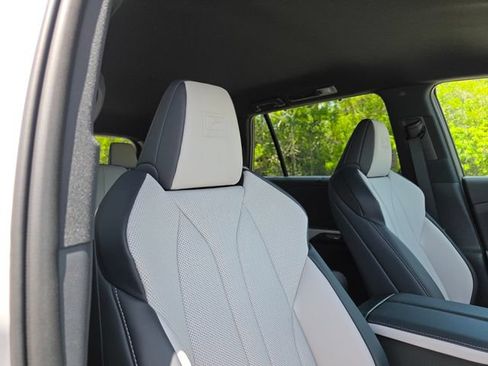 New 2026 Lexus TX 500h AWD image 11