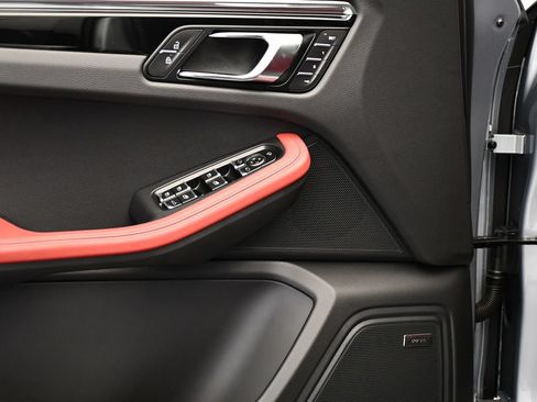 Certified 2026 Porsche Macan AWD/4WD image 35