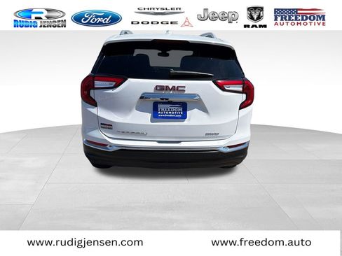 Used 2024 GMC Terrain SLT AWD/4WD image 4