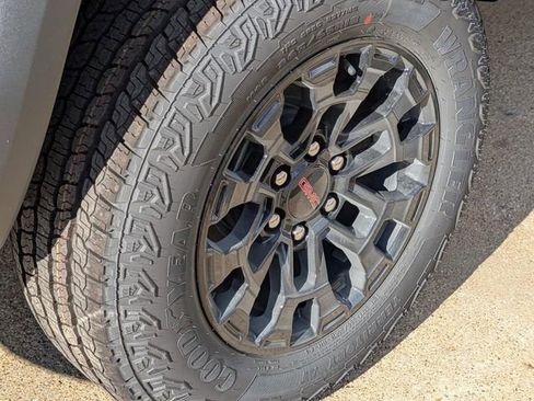 New 2026 GMC Canyon Elevation image 6