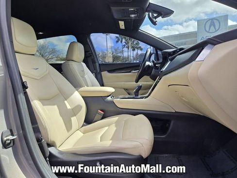 Used 2018 Cadillac XT5 FWD image 17