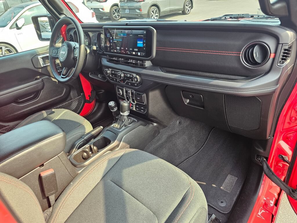 Used 2024 Jeep Wrangler Unlimited Rubicon AWD/4WD image 17