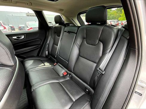 Certified 2023 Volvo XC60 B5 Plus image 19